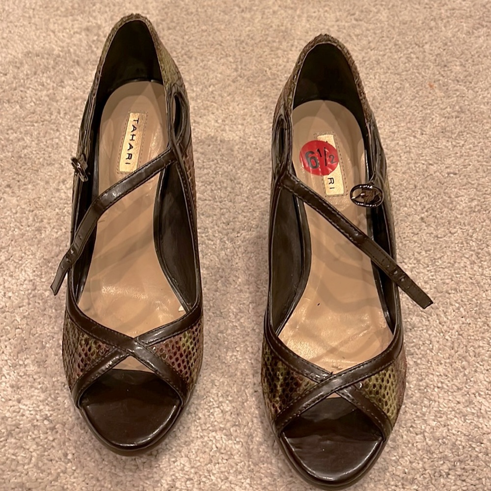 Tahari shoes size 6.5